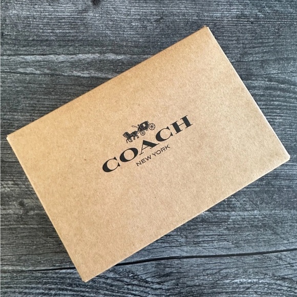Coach Flat Card Case in Colorblock Leather with Free Gift Box. - Picture 15 of 16